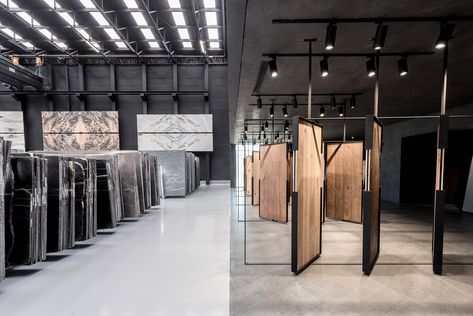 Gallery of Grupo Arca Showroom / Esrawe Studio - 13 Black Painted Walls, Ceiling Finishes, Small Entrance, Internal Courtyard, Multipurpose Room, Famous Architects, Showroom Design, Mexican Designs, Exterior Cladding