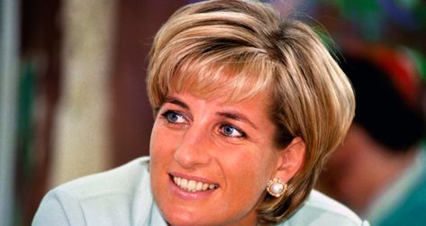 Prachtig: prins William en Harry gaan Diana op een heel bijzondere manier herdenken Princess Diana Pregnant, Hasnat Khan, Princess Diana And Dodi, Mohamed Al Fayed, Dodi Al Fayed, Princess Diana Memorial, Camila Parker, Diana Statue, Putri Diana