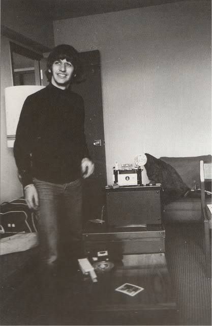 Ringo at home Ringo Starr Photograph, Maureen Starkey, Ringo Star, Beatles One, John Lenon, Richard Starkey, Girly Hair, Beatles Ringo, Just Good Friends