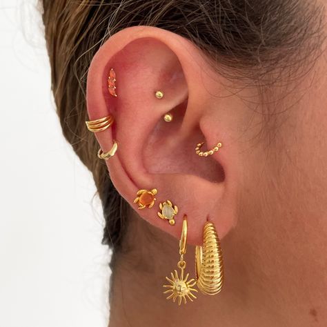 Earrings – dosaes Tattoo Pricing, Ear Piercing Combinations, Piercing Inspo, Cool Ear Piercings, Pretty Ear Piercings, Ear Style, Cute Piercings, Gold Girl, Ear Stack