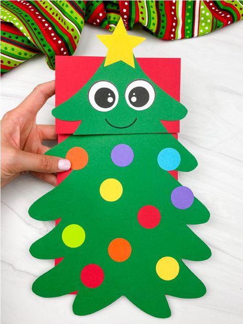 This Christmas tree paper bag puppet is festive and makes for some great holiday play after it has been made. It requires very few materials, so you can start crafting right now! Construction Paper Christmas Crafts For Toddlers, Paper Bag Puppets For Kids, Christmas Paper Bag, Paper Bag Puppet Craft, Arts And Crafts For Kids Toddlers, Diy Reindeer, Christmas Tree Paper, Bag Puppet, Puppet Craft