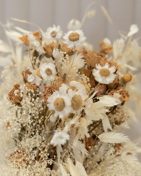 Boho chic bridal bouquet and buttonhole 💐💜 Our preserved boho chic bouquet brings together the natural beauty of dried roses, delicate baby’s breath, whimsical meadow daisies, and rustic sea oats, creating a stunning piece that lasts long beyond your special day. 🌾💍 👰 Tag someone who would love this boho chic beauty! #MelbourneWeddings #MelbourneFlorist #BohoBrideMelbourne #MelbourneWeddingFlowers #MelbourneBridalBouquet #preservedflower #bridalbouquets Boho Chic Bouquet, Chic Bridal Bouquet, Chic Bouquet, Roses And Daisies, Sea Oats, Dried Roses, Baby S Breath, Boho Bride, Flower Farm