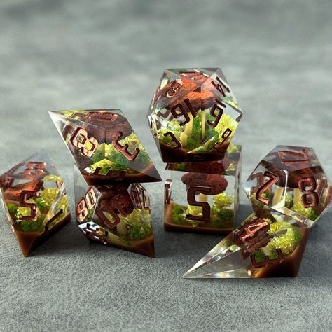 Unique resin handmade dices with mushroom glades inside. Crystal clear. Can be bubbles under the mushrooms. Mushrooms are not real. Dnd dice set from the picture is for example. The item you will receive will be a little different because each piece is totally one of a kind. Copper numbers. Note: These dices are handmade, hand-polished, and hand-painted. They are sharp. Please handle with care. Handmade dices may not be 100% perfect, and may have tiny imperfections. If you have any questions, pl D&d Decor, Dice Inspiration, Mushroom Dice, Resin Dnd Dice, Dice Ideas, Cool Dnd Dice, Dice Making, Dice Dragon, Dnd Druid