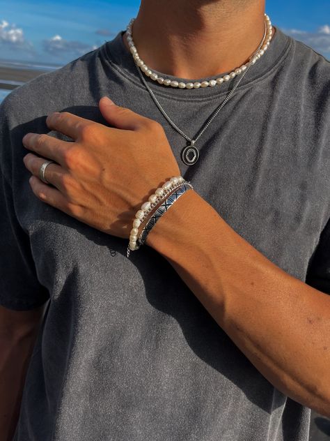 Classy Mens Jewelry, Jewelry Design For Men, Mens Hand Jewelry, Men Wearing Jewelry Aesthetic, Men’s Fashion Jewelry, Guys With Jewelry, Mens Aesthetic Accessories, Mens Jewelry Fashion, Mens Aesthetic Jewelry