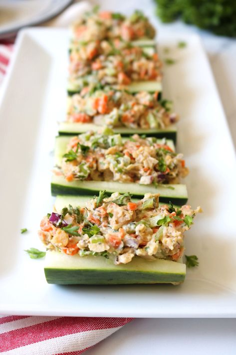 Greek Salad Cucumber, Cucumber Chickpea Salad, Salad Boats, Healthy Portable Snacks, Vegan Chickpea Salad, Cucumber Boats, Avocado Stuffed, Recipe Cucumber, Hummus Avocado