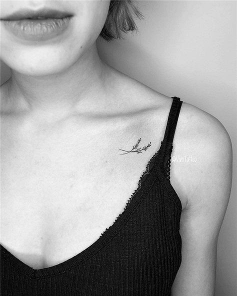 Collar Bone Tattoo Small, Collar Bone Tattoos, Collar Tattoo, Tato Dada, Unique Small Tattoo, Small Shoulder Tattoos, Bone Tattoos, Small Girl Tattoos, Cute Little Tattoos