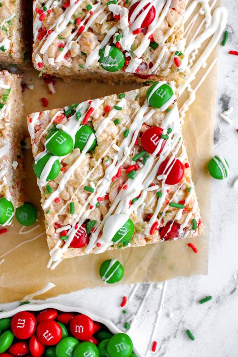 Christmas Rice Krispy Treats - My Messy Kitchen Rice Crispy Treats Christmas, Christmas Rice Krispie Treats, Krispie Treats Christmas, Rice Krispie Treats Christmas, Christmas Rice, Christmas Treats Boxes, Easy Holiday Desserts, Easy Christmas Treats, Xmas Treats