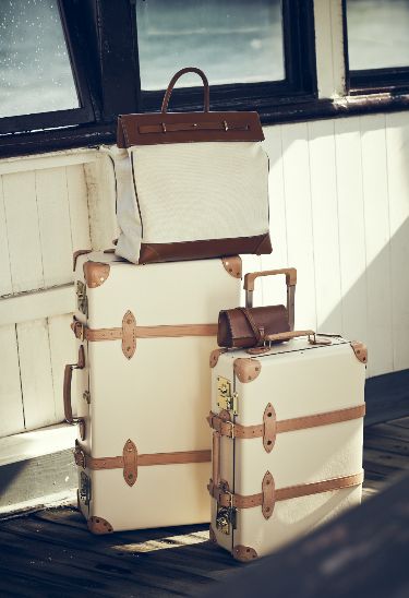 Globe-Trotter Luxury Luggage - Est. 1897 Luxury Luggage Sets, Vintage Trunk, Birkin Bags, Luxury Luggage, Vintage Luggage, Safari Style, Trotter, Luggage Sets, Travel Tote