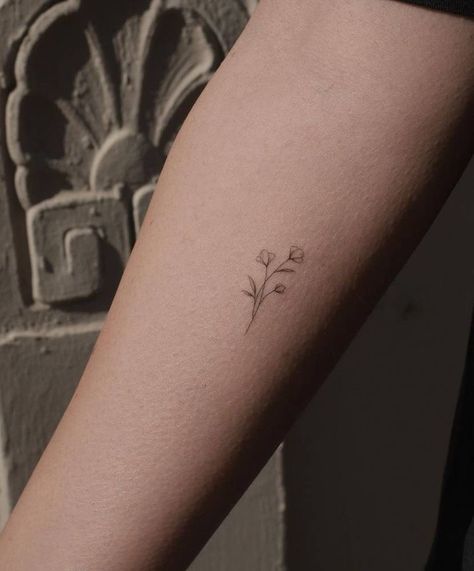 3 Tiny Flower Tattoo, Flower Tattoo With Script, Fine Line Flower Wrist Tattoo, Thinline Flower Tattoo, Fine Line Tattoo Ideas With Meaning, Grey Fine Line Tattoo, Fine Line Flower Tattoo Small, Fine Line Aesthetic Tattoo, Flower Micro Tattoo