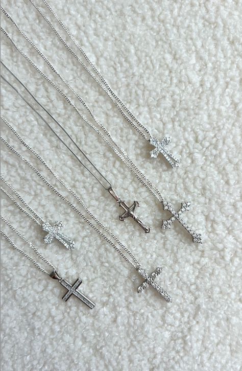 Christian Cross Necklace Aesthetic, Aesthetic Cross Necklace, Cross Jewelry Aesthetic, Silver Cross Necklace Aesthetic, Cross Necklace Aesthetic, Silver Cross Necklaces, Silver Cross Jewelry, Necklaces Cross, Cross Accessories