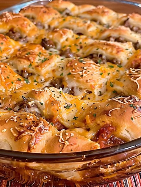 Italian Beef Crescent Roll Casserole, Casseroles With Croissants, Italian Croissant Casserole, Crescent Roll Italian Bake, Italian Crescent Roll Casserole, Italian Crescent Rolls, Recipes With Crescent Dough Sheets, Italian Crescent Casserole, Crescent Roll Casserole Recipes