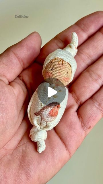 Viktoriya Vashchenko on Instagram: "Meet the tiniest member of Dollbelge Family- Nano❤️ He/she ☺️is only 5 cm, but full of love and joy! For those who likes small creations and wants to make it by themselves- there is a new PDF pattern and Dollmaking tutorial in my shop- with step by step instructions and pictures, very beginner friendly . For those who doesn’t- you can order one via DM. Have a lovely weekend 🌼 _____________________ #dollbelge #dollmaking #sewingforkids  #waldorftoys #patterndesign  #tutorial  #sewingpattern  #miniature  #waldorf #waldorfeducation #waldorfinspired  ￼" Sewing For Dolls, Tiny Dolls To Make Free Pattern, Tiny Dolls To Make, Art Dolls Animals, Felt Doll Tutorial, Waldorf Doll Tutorial, Dolls Handmade Diy, Felt Doll Patterns, Doll Making Tutorials