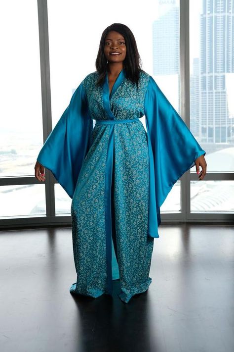 Look elegant in our luxury kimonos, silk lingerie robes & wrap dresses. Versatile to use as bridesmaid robes, cocktail dress or beach cover ups. ➡️ Shop Now! Long Kimono Outfit Dressy, Adire Fashion, Kimono Batik, Bridal Dressing Gown, Dark Lip, Maternity Wrap Dress, Kimono Wrap Dress, Plus Size Robes, Silk Wrap Dress