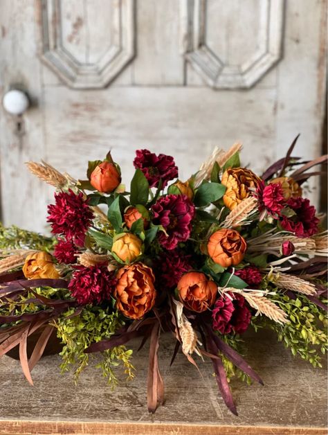 Thanksgiving Floral Arrangements, Rustic Flower Arrangements, Fall Floral Centerpieces, Winter Floral Arrangements, Thanksgiving Floral, Thanksgiving Flowers, Christmas Berries, Fall Flower Arrangements, Fall Floral Arrangements