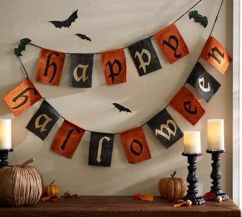 HEN & CO. Elegant Halloween Decor, Classy Halloween Decor, Happy Halloween Banner, Classy Halloween, Adornos Halloween, Chic Halloween, Elegant Halloween, Party Flags, Spooky Halloween Decorations