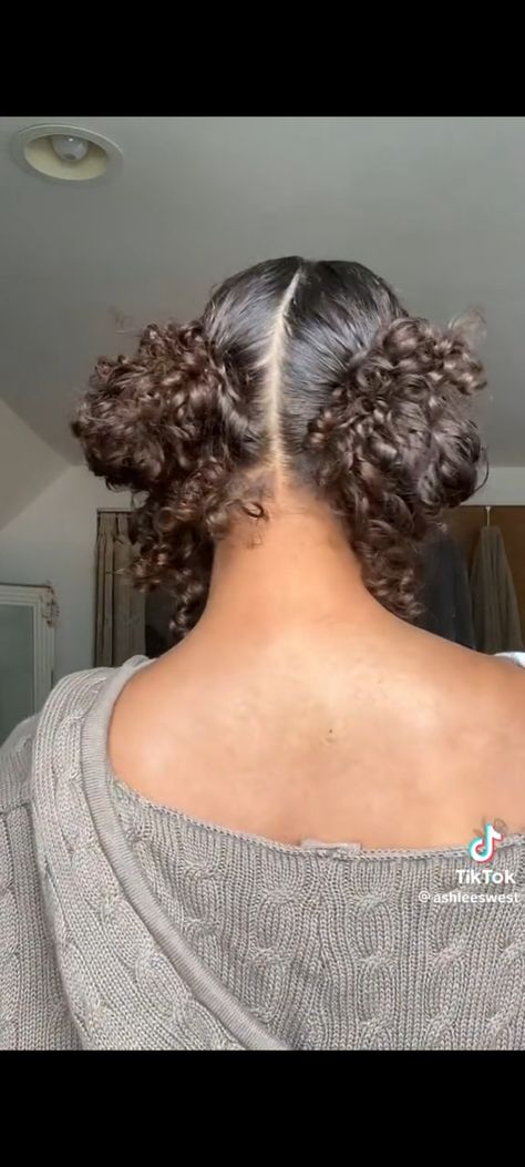 Cute Simple Short Curly Hairstyles, Shoulder Length Hair Curly Hairstyles, Picture Day Curly Hairstyles, Curly Hair Ideas For School, Curly Hairstyles 3b, Cute Curly Hairstyles Short, 3c Hairstyles Short, Shoulder Length Curly Hairstyles, Short Thick Hair