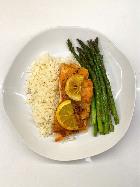 Jasmine Rice Meals, Pasta Monday, Salmon Aesthetic, Rice And Asparagus, Meals Aesthetic, Recipes Aesthetic, Regular Meals, Material Gworl, Honey Garlic Salmon