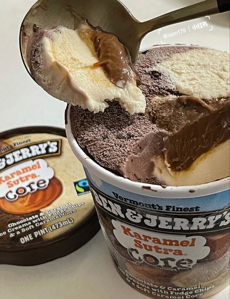 Chocolate Fudge Brownie Ice Cream, Freakshakes Recipe, Yummy Ice Cream, Yummy Dessert, Yummy Comfort Food, An Ice Cream, Food Obsession, Interesting Food Recipes, Yummy Food Dessert