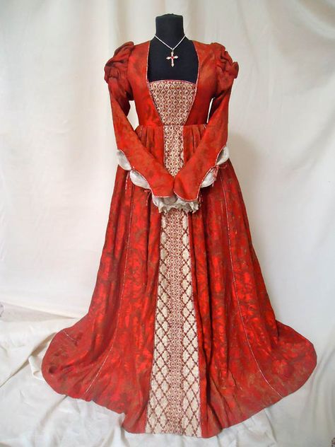 See Sketches From the Upcoming "Romeo & Juliet" Film Romeo And Juliet Costumes, Indie Outfits Summer, Juliet Dress, Romeo Und Julia, Red Evening Gowns, Red Ball Gown, Red Evening Dress, Old Dresses, Medieval Dress