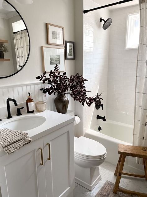 21 Gorgeous Bathroom Wall Decor Ideas You Will Want to Recreate — ASHLINA KAPOSTA White Counter Bathroom Decor, Home Decor Inspo Modern, Small Affordable Bathroom Ideas, White Vanity Guest Bathroom, Bronze And White Bathroom, White Bathroom Black Accents, Small Bathroom White Vanity, Gray Guest Bathroom, Guest Bathroom Ideas Elegant