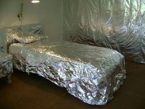 People Are Collecting Pics Of Beds With Threatening Auras, And Here Are 48 Of The Best Ones Weird Beds, Bed Humor, Aura Photo, Weird Furniture, Dreamy Bed, Weird Images, Italian Food, Cabinet Design, Decoration Design