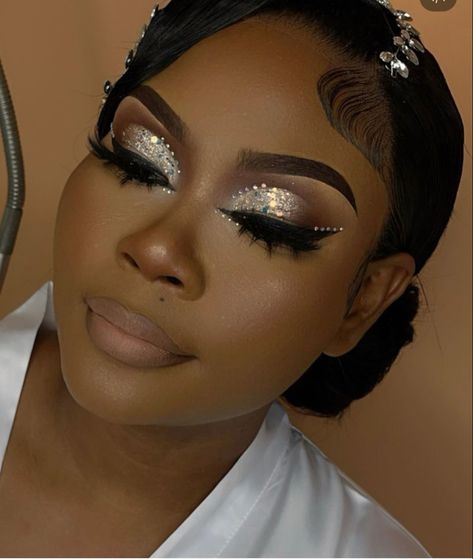 All White Party Makeup Ideas Black Women, Bride Makeup For Black Women, Brides Makeup Black Women, Bride Makeup With Rhinestones, Black And Gold Wedding Makeup, Silver Wedding Makeup Brides, Makeup Looks For Silver Outfit, Bridal Makeup With Glitter, Wedding Makeup Black Women Brides