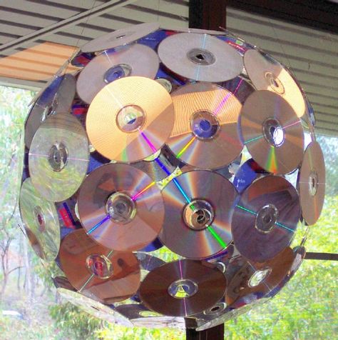 I've used CDs for something like this before. Now...to collect a bunch all over again... Rock And Roll Aesthetic Birthday, School Of Rock Theme Party, Concert Party Ideas, 80s Centerpieces Diy Table Decorations, Display Photos At Party, Disco Party Balloon Garland, Glam Rock Party Decorations, Rock And Roll Theme Party Decorations, Rock N Roll Party Ideas Decor