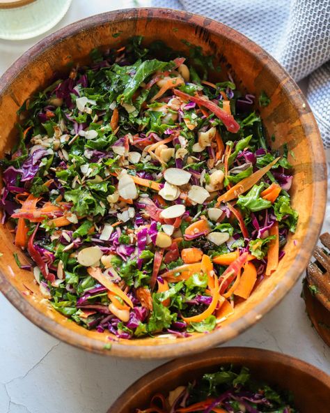 The Best Kale Crunch Salad - BetterFoodGuru Better Food Guru, Heart Healthy Sides For Dinner, Kale Crunch Salad, Noom Meals, Chopped Kale Salad, Crunch Salad, Green Salads, Kale Salad Recipes, Yummy Salads