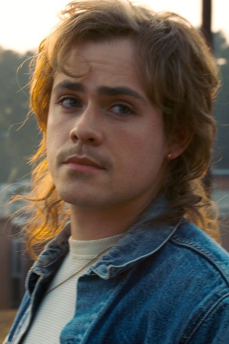 Billy's Mullet Is the Biggest Breakout Star of Stranger Things Season 2 Strange Things Season 2, Akali League Of Legends, Dacre Montgomery, Foto Portrait, Stranger Things Season 3, Billy Boy, Stranger Things 2, Stranger Things Characters, Stranger Things Aesthetic