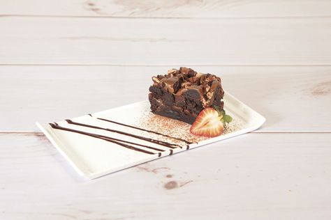 Fancy Brownie Plating, Brownie Garnish Ideas, Brownie Plating Presentation, Brownies Plating Ideas, Brownie Presentation Ideas, Rockslide Brownie, Brownies Plating, Brownie Plating, Brownies Ideas