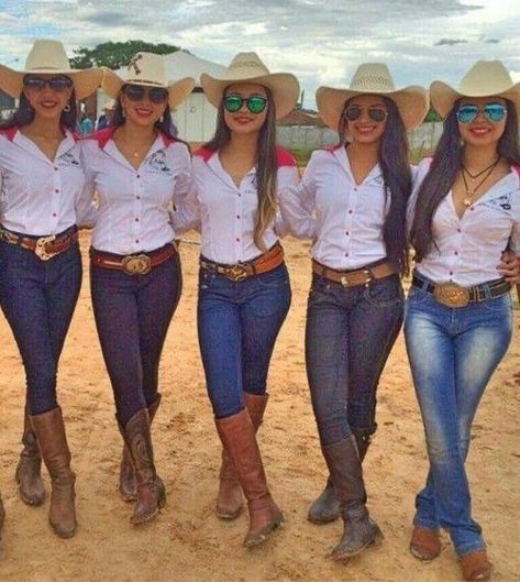 Cowgirl Outfits For Women, Estilo Cowgirl, Cowgirl Boots Outfit, Cute Cowgirl Outfits, Cowgirl Style Outfits, Outfits For Mexico, Wilde Westen, Country Style Outfits, Cowboy Girl