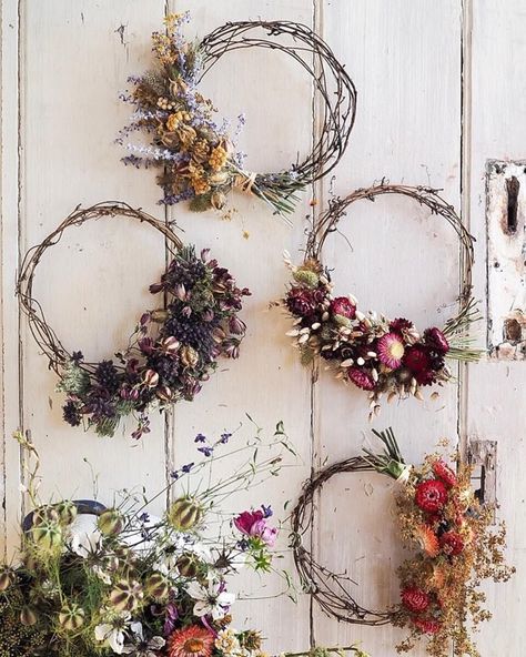 35 DIY Dried And Pressed Flower Home Decorations Bex Partridge, Wisteria Wreath, Floral Sculpture, Dried Floral Wreaths, Flower Workshop, Dried Wreath, Flowers Hanging, Wreaths For Sale, Fleurs Diy