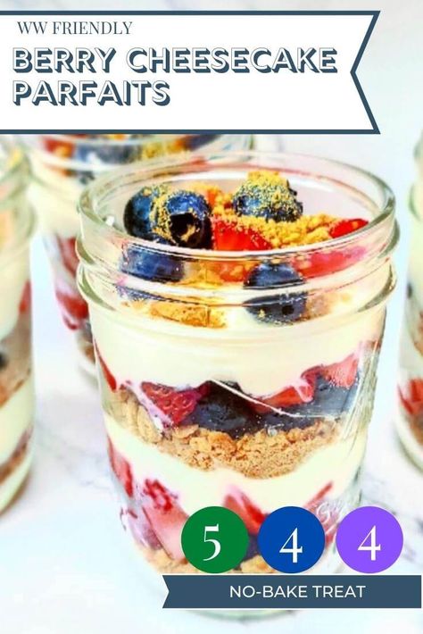 These no-bake Berry Cheesecake Parfaits are tangy and slightly sweet --the perfect healthy sweet treat for the summer! Lite Cravings, Get Hotter, Cravings Recipes, Cheesecake Parfaits, Berry Parfait, Healthy Donuts, Fun Dessert, Parfait Recipes, Berry Cheesecake