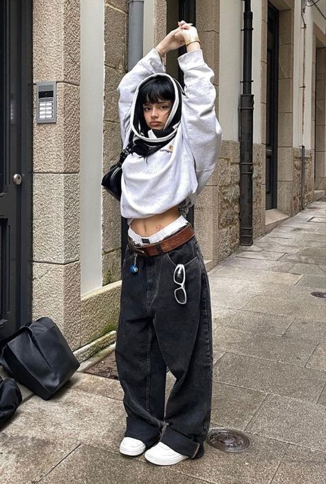 IG: @marietarey Outfits For Rain, Korea Fits, Wide Leg Baggy Jeans, Y2k Baggy Jeans, Y2k Cargo Pants, Interesting Outfits, Outfit Inspo Casual, Jeans High Waist, Y2k Baggy