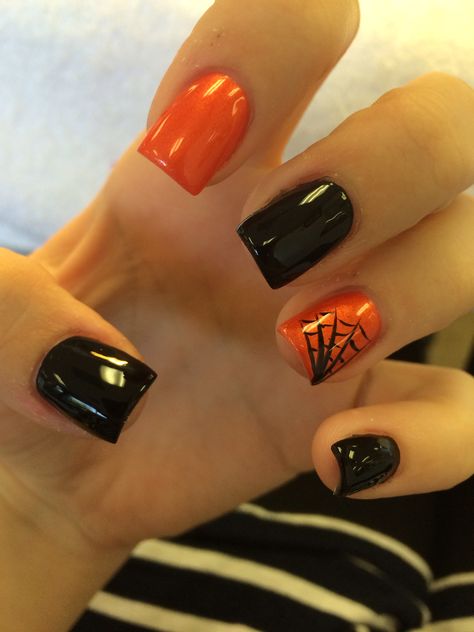 Dip Nails Ideas Halloween, Halloween Nails Sns Powder, Fall Gel Nail Art Ideas, Short Nail Designs Halloween Easy, Black Halloween Nail Designs Short, Bright Orange Halloween Nails, Orange And Black Halloween Nails Acrylic, Halloween Nails Short Orange, Gel X Nail Designs Halloween