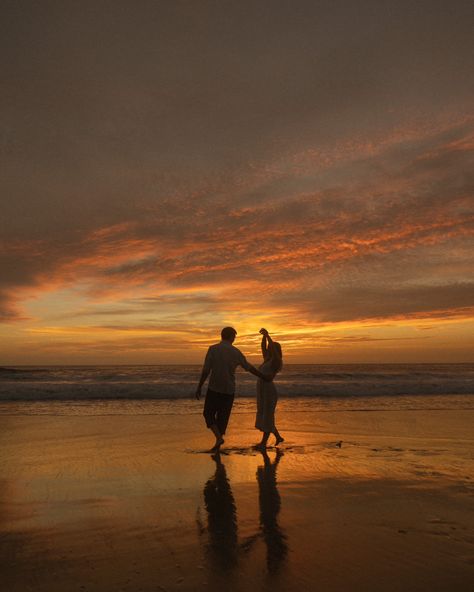 Julia and wade #photoshoot #fyp #hawaii #california | TikTok Maine Couple Aesthetic, Couple Dancing Aesthetic, Evermore Taylor Swift, Oahu Photographers, Image Couple, Dancing Aesthetic, Couple Dancing, Photo Couple, Couple Photography Poses