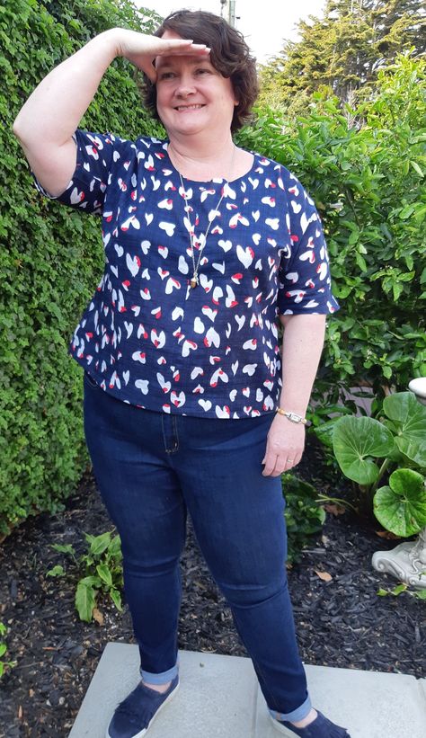 Kristina made a fabulous heart-print Cedar Dolman Top! The Cashmerette Cedar Dolman Top is a casual, dolman sleeve top suitable for drapey wovens or knits, with a relaxed fit and an optional pretty knotted detail. Great for beginners, this pattern is as easy to sew as it is to wear. Designed for curves in sizes 12-28 and cup sizes C-H. Swimming Laps, Heart On My Sleeve, Dolman Sleeve Top, Dolman Top, Easy To Sew, Dolman Sleeve Tops, My Sewing Room, Cup Sizes, Fringe Dress