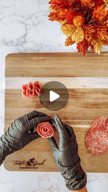 Berlaine Sanchez Valdes on Instagram: "Learn how to style Italian dry salami in your charcuterie board ✨

Let us know if you liked it ! 

#howto #salamirose #italiandrysalami #charcuterieboard #charcuterie #styleyourboard #miami #miamievents" How To Roll Salami For Charcuterie, Salami On Charcuterie Board, Pepperoni Charcuterie Board, How To Fold Salami, Alcohol Charcuterie Board, Italian Charcuterie Board Ideas, Dip Charcuterie Board, Italian Cheese Board, Italian Charcuterie Board