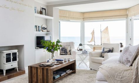 Step inside this Hamptons-inspired seaside apartment near Whitby. This seaside apartment is packed with small-space solutions and sassy style ideas inspired by big beach houses in the Hamptons - you won't want to miss this!  #housetours #Hamptons #seasideapartment #beachhouse Seaside Apartment, Seaside House, Coastal Interiors Design, Seaside Decor, Condo Decorating, Appartement Design, Seaside Cottage, House Decor Rustic, Coastal Town