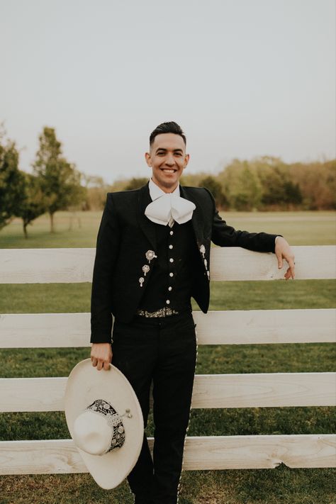 Charro Groom Outfit, Wedding Charro Suit, Groom Suit Mexican, Charro Wedding Suit Grooms, Mariachi Chambelanes Outfits, Mariachi Suit Men, Mexican Suits For Wedding, Mariachi Suit Wedding, Mexican Wedding Tuxedo