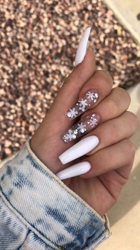 Winter Acrylic Nails, Pedicure Gel, Nail Art Noel, December Nails, Simple Acrylic, Blue Acrylic Nails, Winter Nails Acrylic, White Acrylic Nails, Cute Acrylic Nail Designs