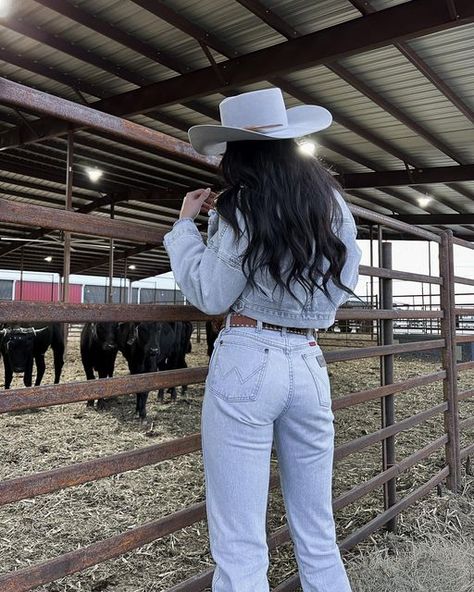 KENS on Instagram: "trip cowboys, not steers baby™️🐂 #texasgirls #cowboyshit #rodeo #wranglerbutts #texas" Cowboy Outfits For Women, Country Girl Aesthetic, Texas Girls, Texas Fashion, Texas Girl, Afghan Clothes, Western Style Outfits, Rodeo Outfits, Texas Style