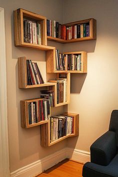 Small Space Living Wall Shelves, Book Corner Decoration, Bookshelf In Office Small Spaces, Book Arrangement Ideas Small Spaces, Cool Corner Shelves, High Wall Shelves, Homemade Book Shelf, Diy Floating Book Shelves, Small Bookshelf On Wall