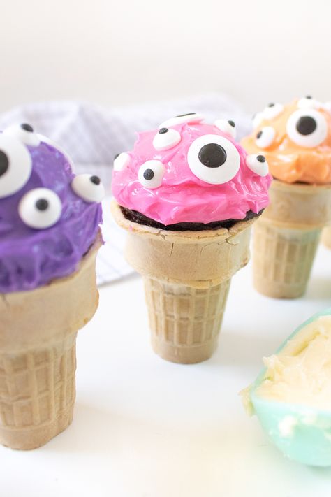 Punny EYEscream Cone Cupcakes for Halloween!  #halloweendessert #kidsdessert Halloween Ice Cream Party, Cone Cupcakes, Halloween Ice Cream, Ice Cream Cone Cupcakes, Cupcake Cones, Halloween Party Treats, Colorful Ice Cream, Coconut Cupcakes, Kid Desserts