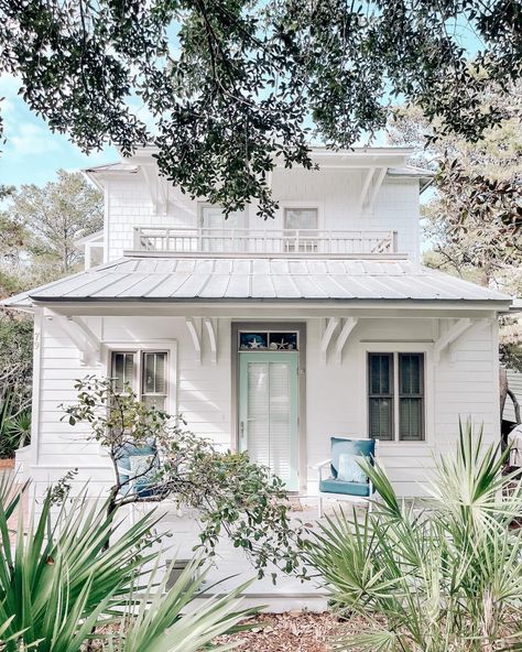 Coastal Southern Homes, Florida House Aesthetic, Hawaiian House Exterior, Coastal Homes Exteriors Florida, Beach Chateau, Small Beach House Exterior, Small Coastal House, Key West Beach House, White Cottage Exterior