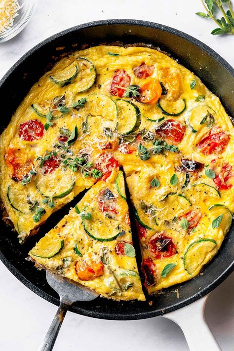 Roasted Tomato and Zucchini Frittata | foodiecrush.com Zucchini Tomato Egg Bake, Cherry Tomato Frittata, Egg Tomato Recipes, Tomato Egg Bake, Homemade Breakfast Potatoes, Squash Frittata, Zucchini Frittata Recipe, Fritata Recipe, Vegetable Frittata Recipes