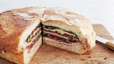 Muffaletta Muffaletta Recipe, Muffaletta Sandwich, Muffuletta Sandwich, Pressed Sandwich, Picnic Sandwiches, Subway Sandwich, Croissant Sandwich, Mardi Gras Food, Olive Salad