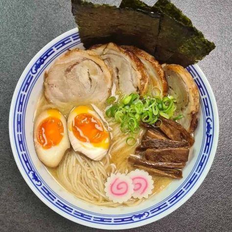 Chashu ramen with Naruto kamaboko Naruto Food, Japanese Fish Cake, Anime Recipes, Ramen Ingredients, Crab Sticks, Fish Paste, Ramen Toppings, Dashi Broth, Ramen Dishes