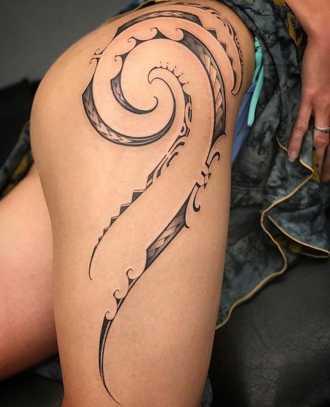 Celtic Hip Tattoo, Leg Maori Tattoo, Women Tattoo Placement, Maori Tattoo Frau, Hip Tattoo Designs, Side Thigh Tattoos, Polynesian Tattoos Women, Hip Thigh Tattoos, Hip Tattoos