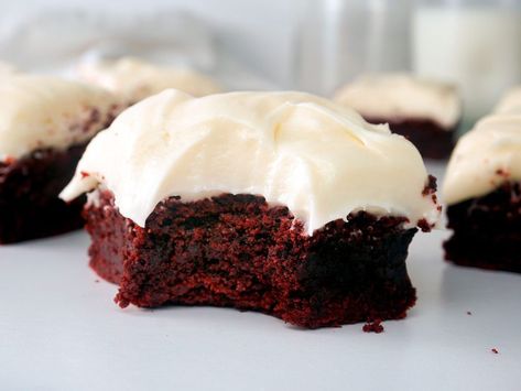 Brownies With Cream Cheese Frosting, Red Velvet Brownies Recipe, Brownies With Cream Cheese, Cake Like Brownies, Cake Mix Brownies, Chocolate Mint Brownies, Peanut Butter Chip Cookies, Velvet Brownies, Red Velvet Whoopie Pies